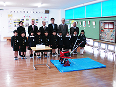 ���Ϗ��w�Z�֔��i�񑡂̗l�q