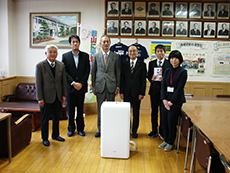 �U�R���w�Z�֔��i�񑡂̗l�q